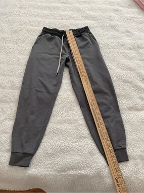Vuori Charcoal Gray Performance Joggers XS